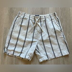 SOLD J. Crew mens shorts Med 6" dock short